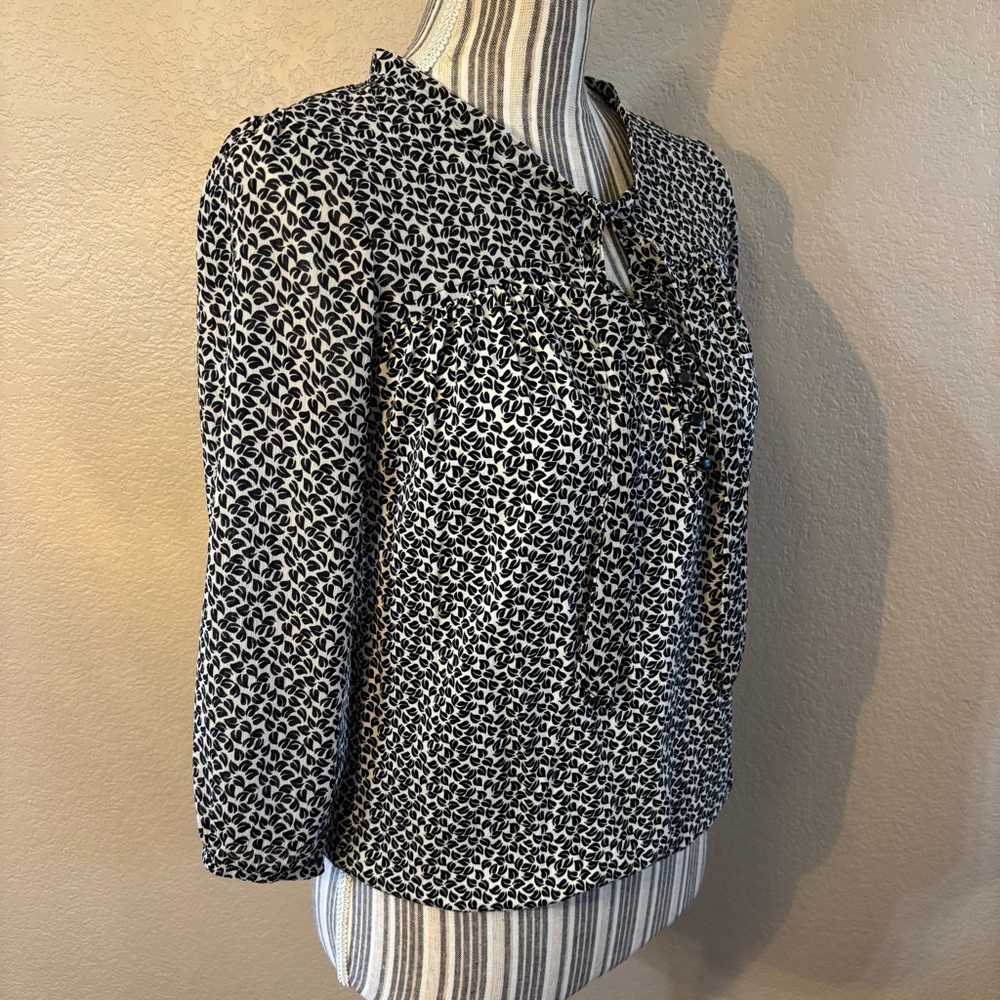 🇺🇸 LOFT Blouse XXSP Peasant Top White Black Leaf Print Keyhole Ties Buttons - Picture 4 of 13